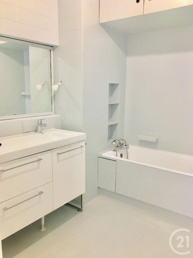 Appartement T5 à louer - 5 pièces - 109.47 m2 - LYON - 69007 - RHONE-ALPES - Century 21 Le 7 De Coeur