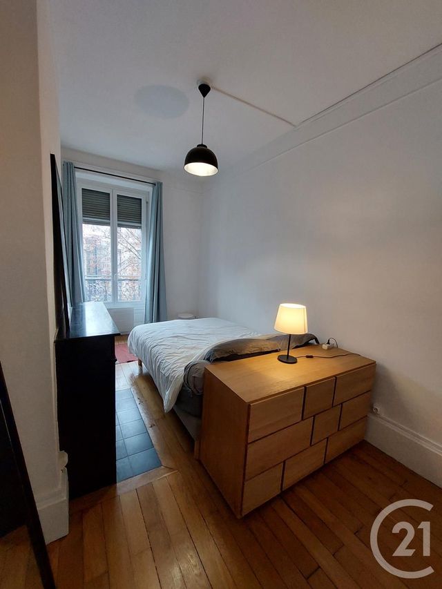 Appartement F2 à louer - 2 pièces - 59.7 m2 - LYON - 69007 - RHONE-ALPES - Century 21 Le 7 De Coeur