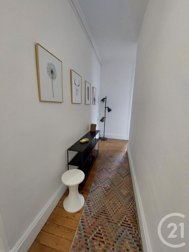 Appartement F2 à louer - 2 pièces - 59.7 m2 - LYON - 69007 - RHONE-ALPES - Century 21 Le 7 De Coeur
