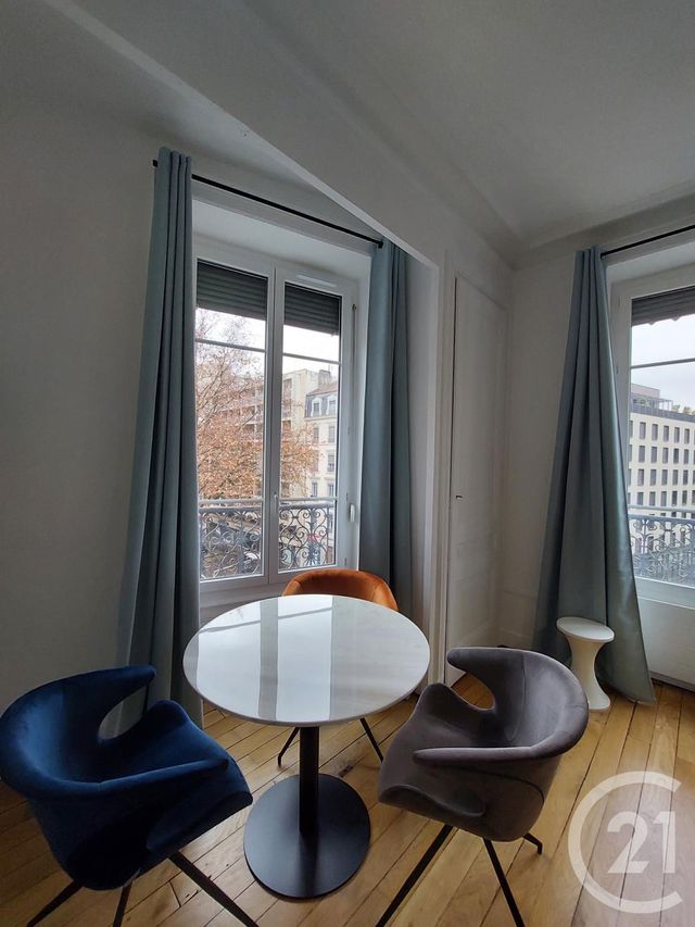 Appartement F2 à louer - 2 pièces - 59.7 m2 - LYON - 69007 - RHONE-ALPES - Century 21 Le 7 De Coeur